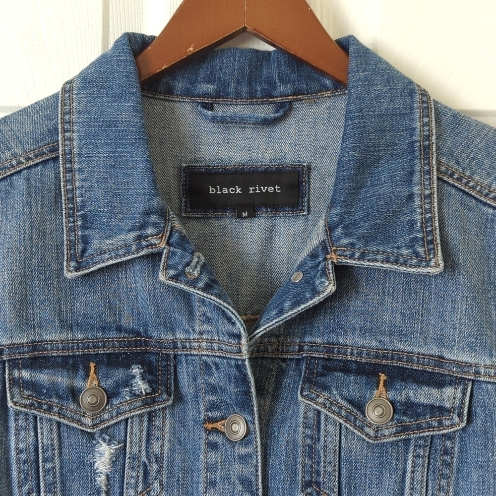 Black Rivet Classic Medium Wash Distressed Cropped Denim Jean Trucker Jacket M - Picture 2 of 14